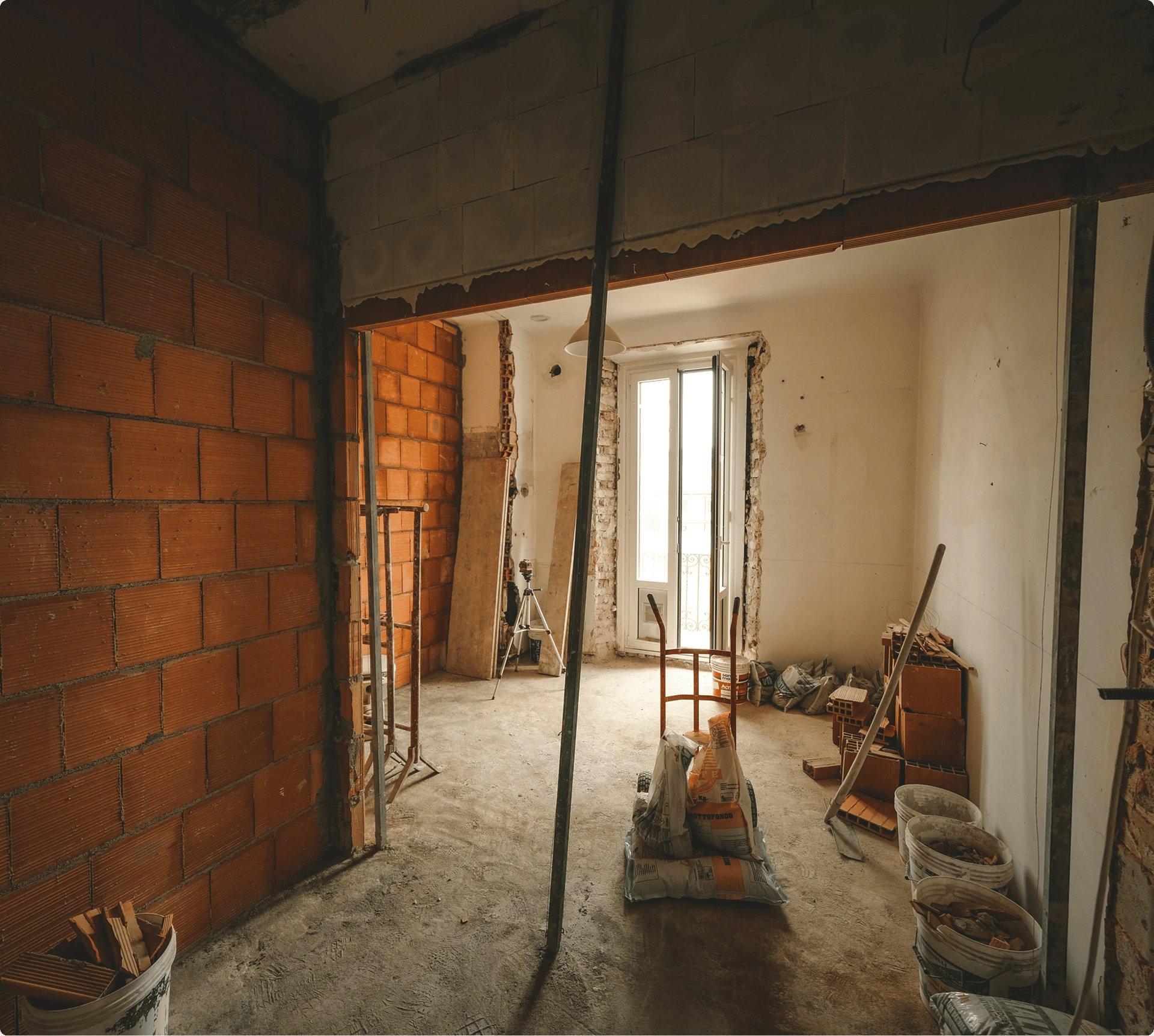 Blick in eine Wohnung, die gerade renoviert wird.